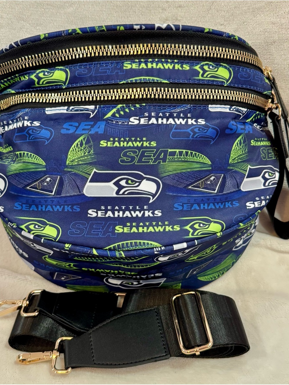 New Seattle Seahawks Navy & Neon Green Crossbody Bum Bag w/ long strap size incl - Picture 4 of 7